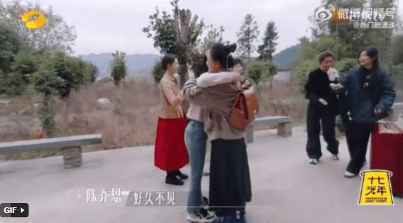 Vợ chồng Lâm Tâm Như và Hoắc Kiến Hoa nhận mưa lời khen vì hành động tinh tế với tình cũ của đối phương-1