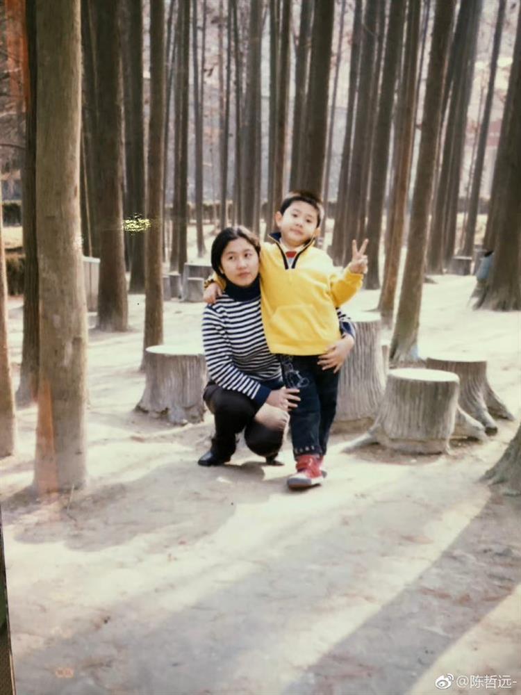 Hé lộ chân dung mẹ ruột Trần Triết Viễn, hóa ra nét đẹp của nam diễn viên được thừa hưởng từ đây-3