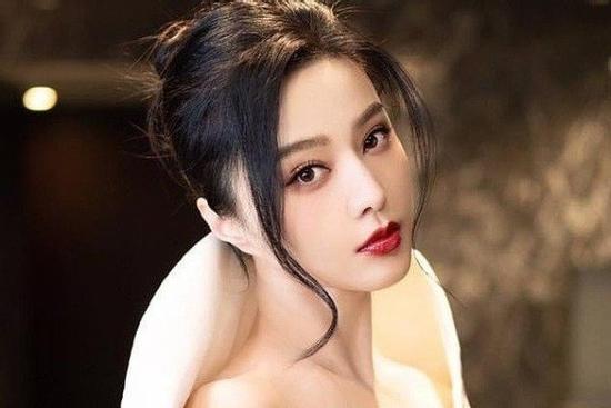 Nghi vấn về bạn trai mới của Phạm Băng Băng: Doanh nhân giàu có tại Hong Kong?