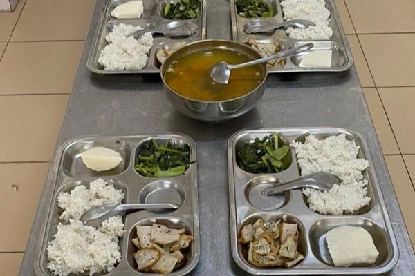 Phát hiện hơn 1 tấn thực phẩm bốc mùi trong kho hàng ở thị trấn Lim-2