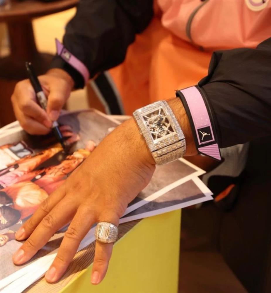 DJ Khaled sở hữu nhiều đồng hồ nạm kim cương, chiếc đắt nhất hơn 70 tỷ đồng-1