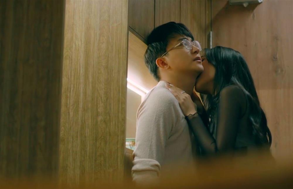 Nhân vật của B Trần trong ‘Chúng Ta Của 8 Năm Sau’ gây phẫn nộ-2