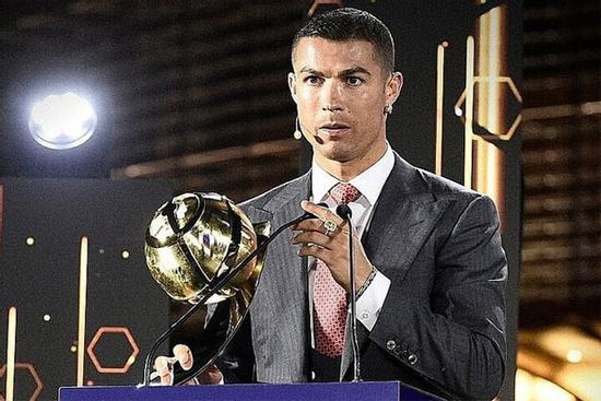 Ronaldo nhận vinh dự chưa từng có trong lịch sử