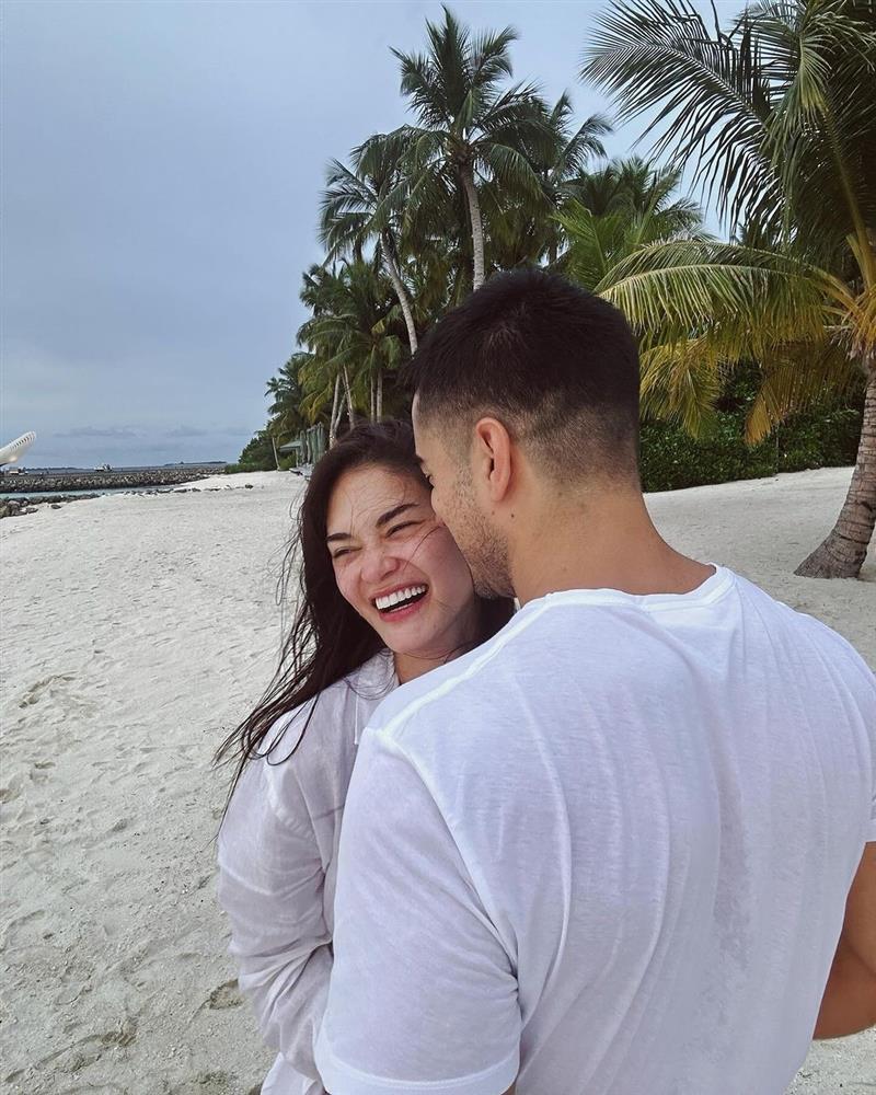 Hoa hậu, á hậu mặc nóng bỏng đón năm mới-7