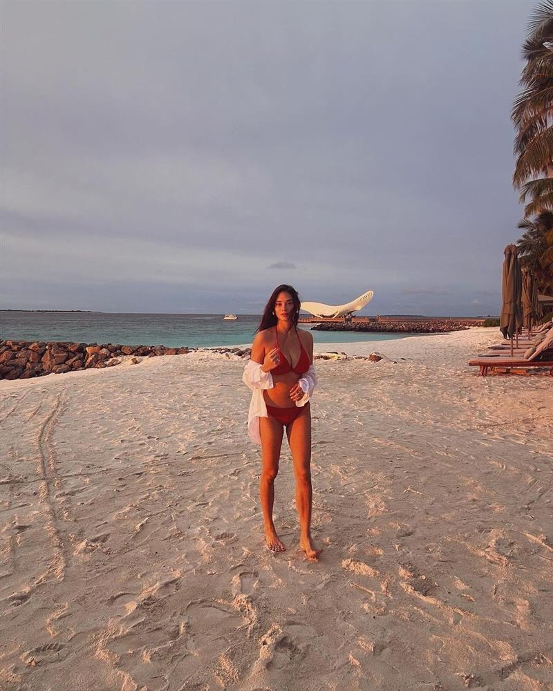 Hoa hậu, á hậu mặc nóng bỏng đón năm mới-8