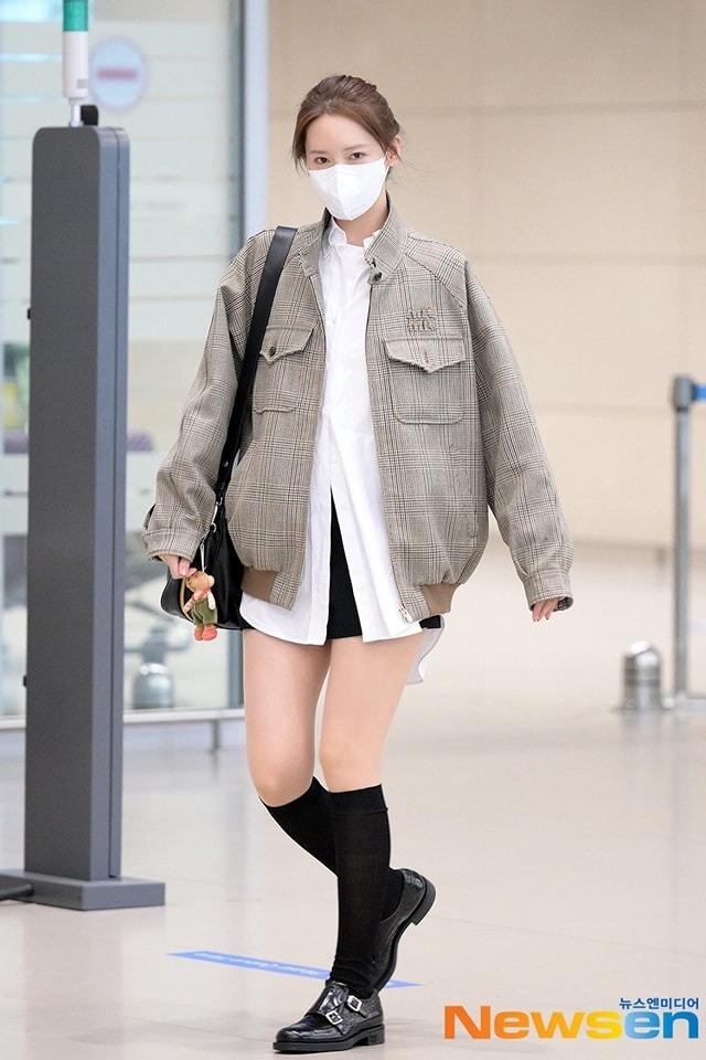 Yoona có style trẻ trung, chuyên diện 1 item hack tuổi cực đỉnh-4