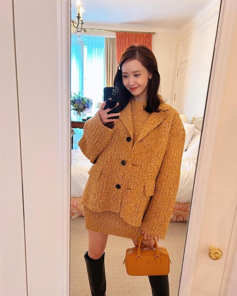 Yoona có style trẻ trung, chuyên diện 1 item hack tuổi cực đỉnh-5