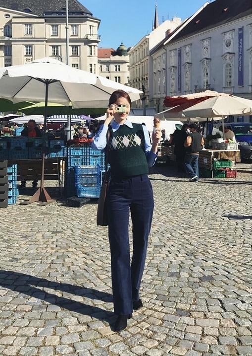 Yoona có style trẻ trung, chuyên diện 1 item hack tuổi cực đỉnh-7