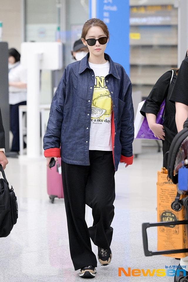 Yoona có style trẻ trung, chuyên diện 1 item hack tuổi cực đỉnh-8