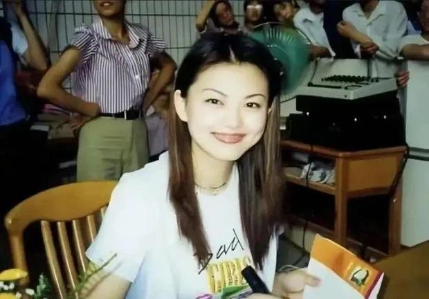 Từng bị tẩy chay vì giật bồ, mỹ nhân U50 rời xa hào quang sân khấu sống như bà hoàng, sở hữu 70 căn nhà và 171 nghìn tỷ-3