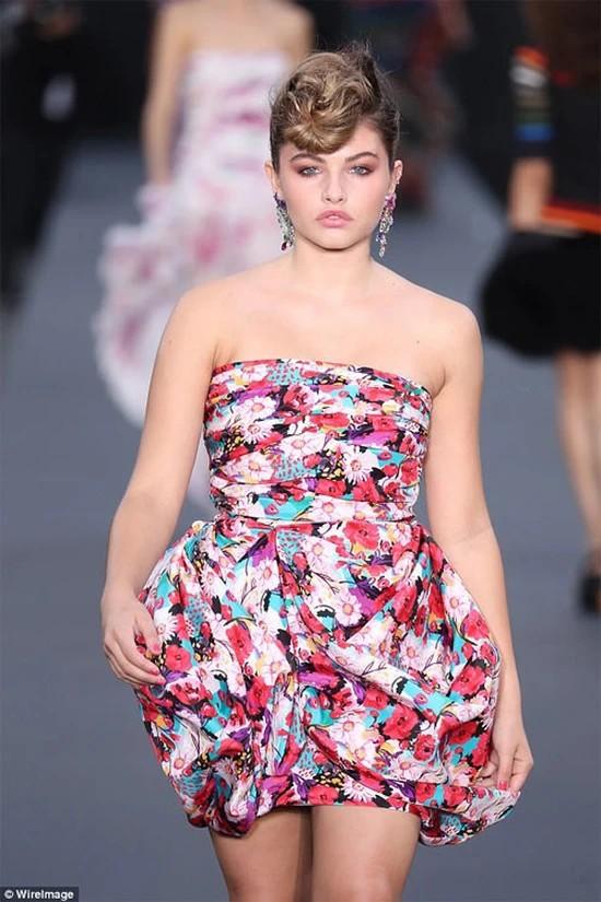 Từng béo tròn mũm mĩm, bé gái đẹp nhất thế giới giờ đây săn chắc, nuột nà nhờ đâu?-2