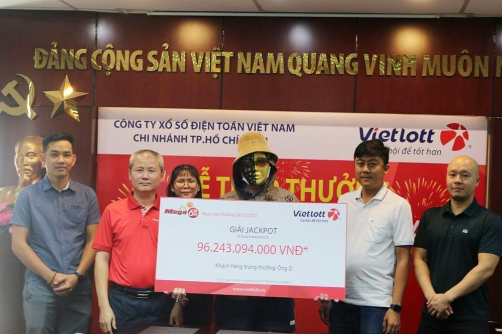 Chủ tiệm vé số giật thót tim khi người mua vé Vietlott trúng 96 tỷ đồng-3