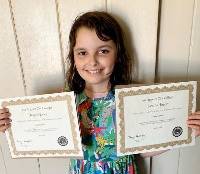 12 tuổi lấy bằng cử nhân, bất ngờ bố mẹ bắt học lại cấp 3-3