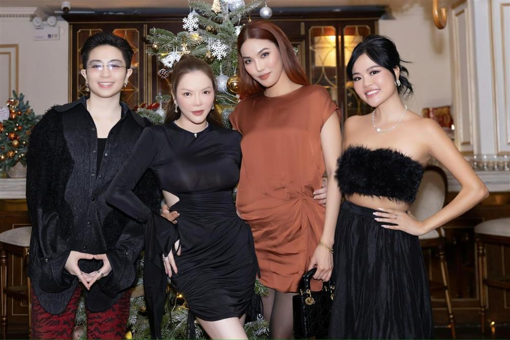 Lan Khuê đón tuổi mới bên ông xã, vô tình để lộ một chi tiết nghi vấn mang bầu lần 2?-3