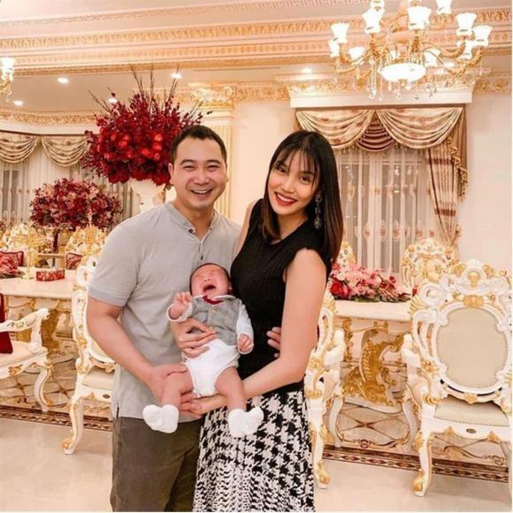 Lan Khuê đón tuổi mới bên ông xã, vô tình để lộ một chi tiết nghi vấn mang bầu lần 2?-4