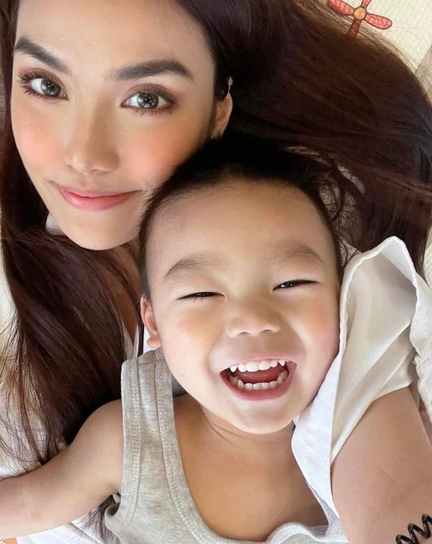 Lan Khuê đón tuổi mới bên ông xã, vô tình để lộ một chi tiết nghi vấn mang bầu lần 2?-6