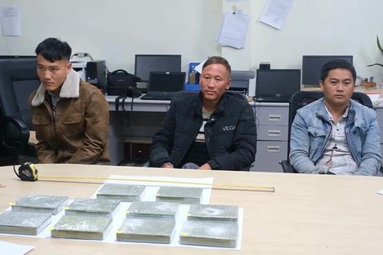Phá chuyên án ma túy, bắt 3 đối tượng, thu giữ 10 bánh heroin