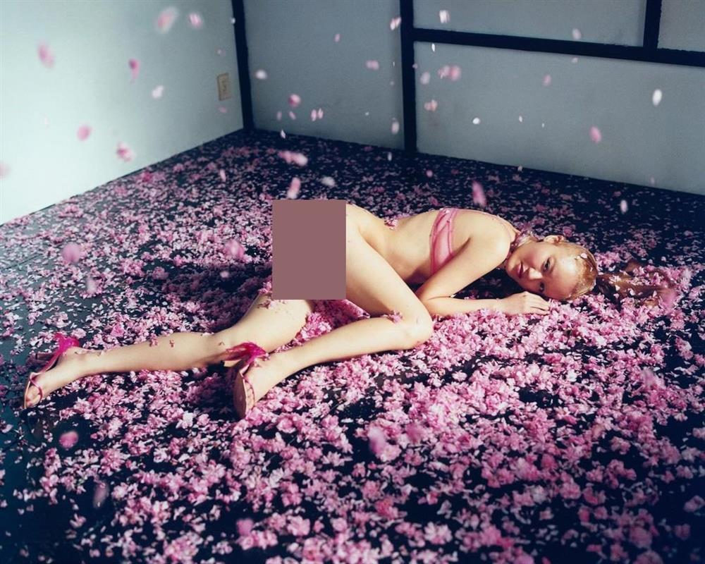 Bộ ảnh lịch 18+ thách thức định kiến độc hại về phụ nữ-3