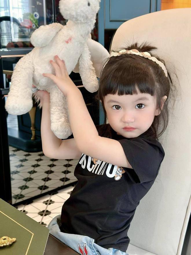 Cậu ấm, cô chiêu nhà sao Việt: Được bố mẹ mạnh tay chi tiền tỷ mỗi năm học trường quốc tế, khẩu phần ăn có phải toàn sơn hào hải vị?-4