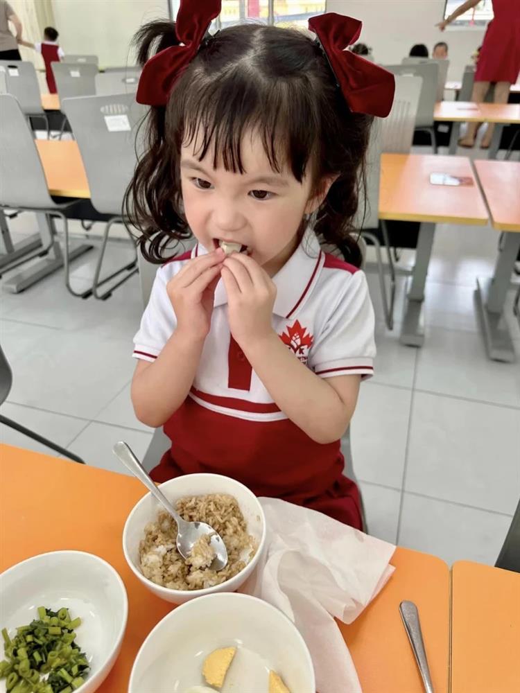 Cậu ấm, cô chiêu nhà sao Việt: Được bố mẹ mạnh tay chi tiền tỷ mỗi năm học trường quốc tế, khẩu phần ăn có phải toàn sơn hào hải vị?-5