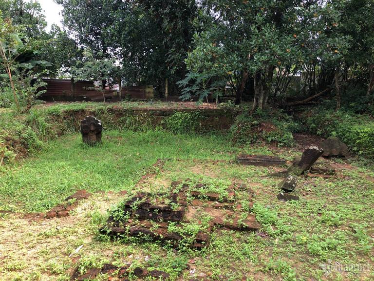 Hình ảnh cỏ dại phủ kín di tích được đầu tư 140 tỷ đồng ở Đà Nẵng-6