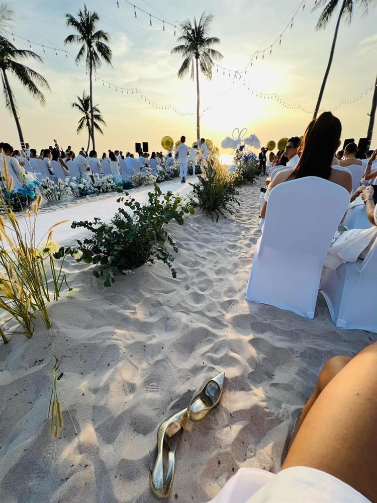 MC Vân Hugo lộng lẫy trong đám cưới lần 2, Hồ Hoài Anh thân thiết với chú rể-2