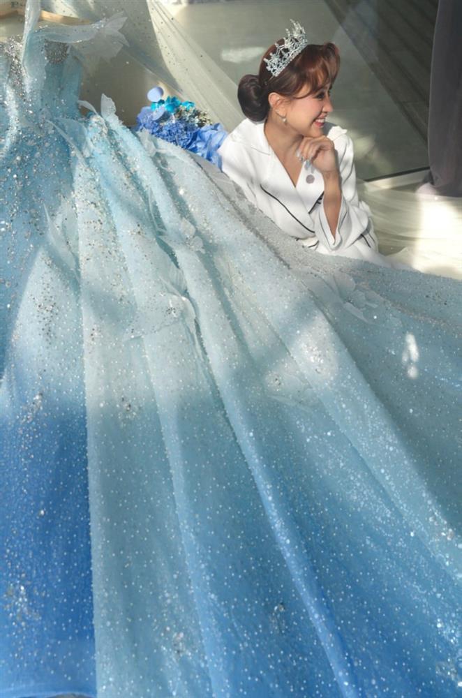 MC Vân Hugo lộng lẫy trong đám cưới lần 2, Hồ Hoài Anh thân thiết với chú rể-5