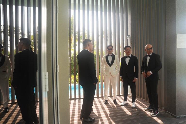 MC Vân Hugo lộng lẫy trong đám cưới lần 2, Hồ Hoài Anh thân thiết với chú rể-10