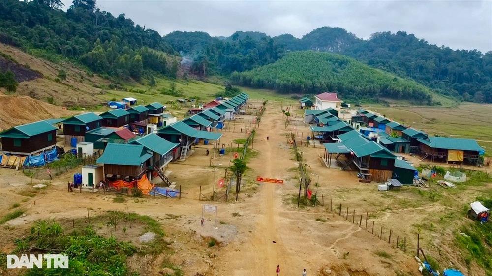 Cô giáo vùng cao đến trường, ngã sõng soài trên con đường ngập bùn đất-3