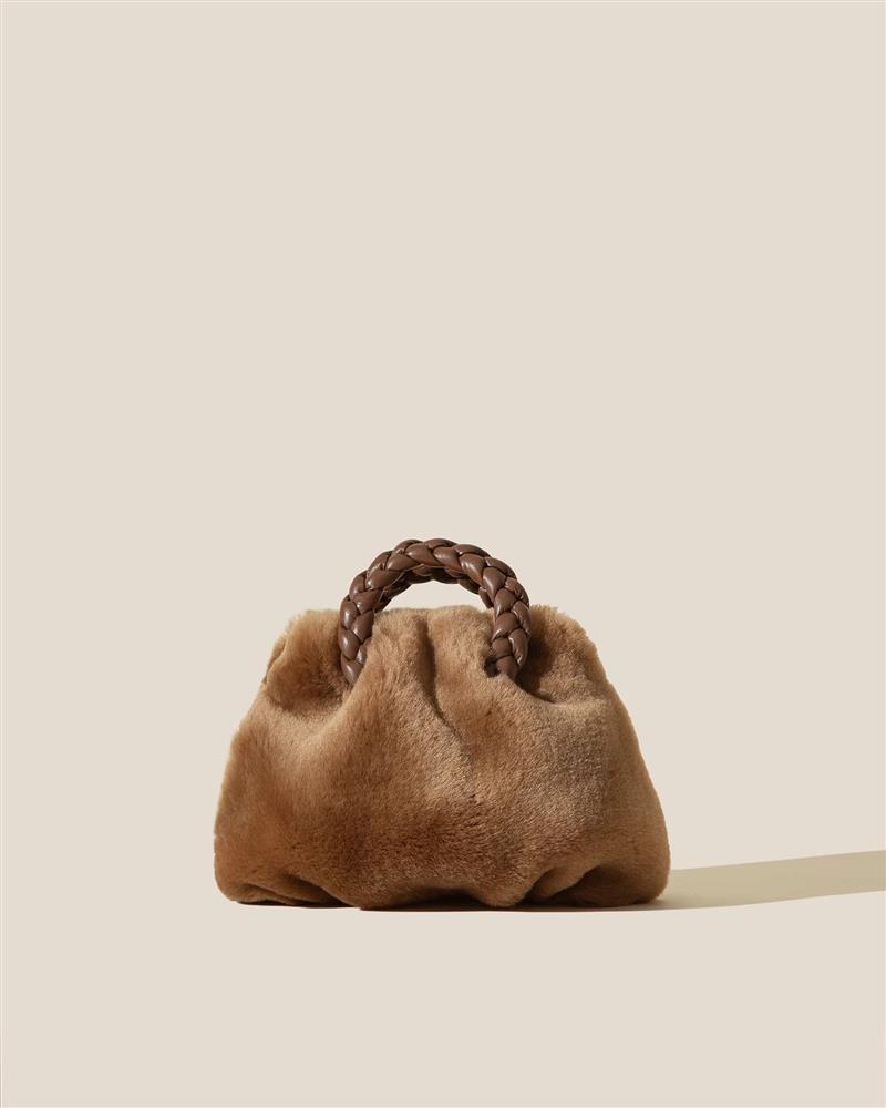 10 mẫu túi xách phối lông cừu sang chảnh và sành điệu-10