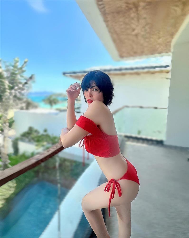 Mỹ nữ đóng Quỳnh Búp Bê có gu ăn mặc lả lơi, đang được đồn tham gia Táo Quân 2024-2