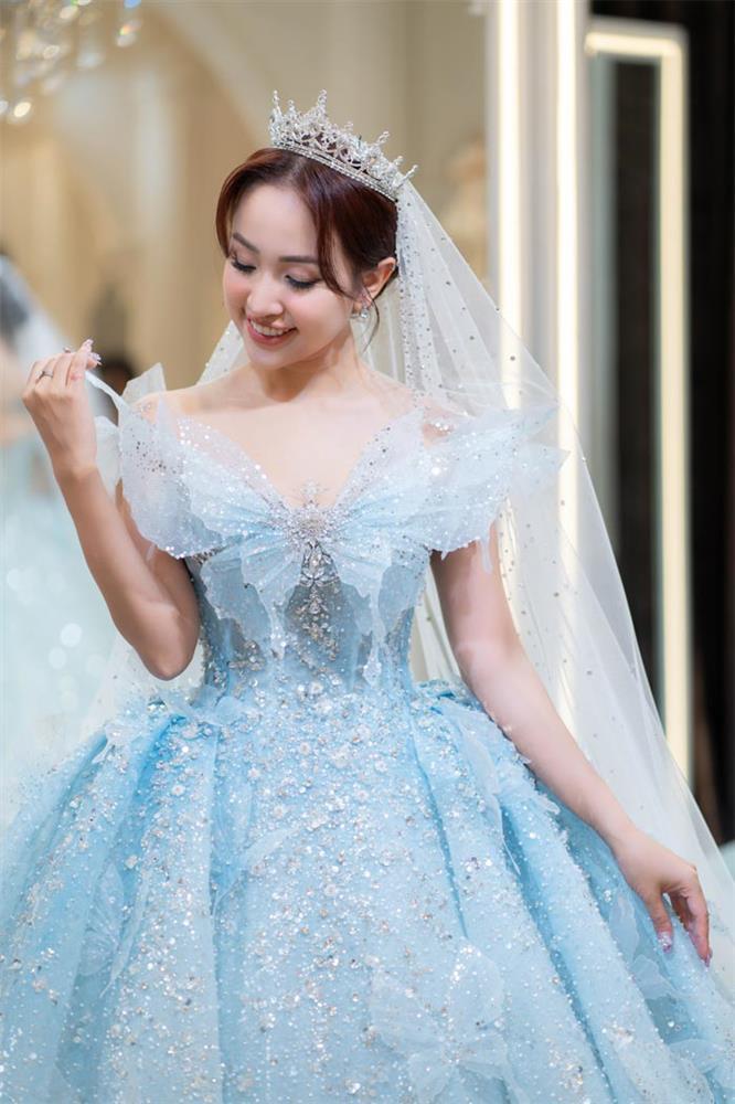 Váy cưới của Vân Hugo nặng 12 kg, đính hàng nghìn viên pha lê-7