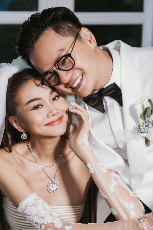 Siêu mẫu Thanh Hằng và chồng nhạc trưởng hạnh phúc sau 3 tháng kết hôn-4