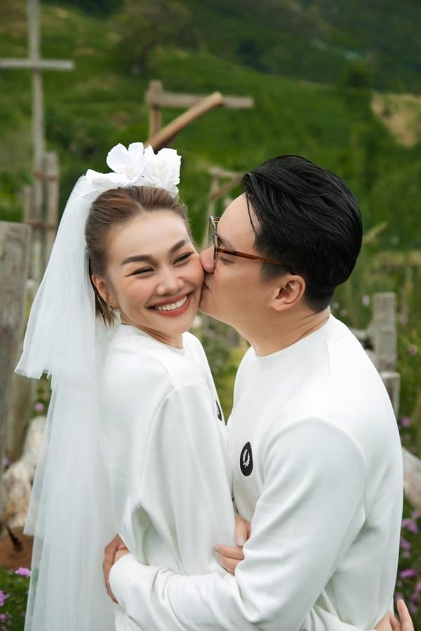 Siêu mẫu Thanh Hằng và chồng nhạc trưởng hạnh phúc sau 3 tháng kết hôn-10