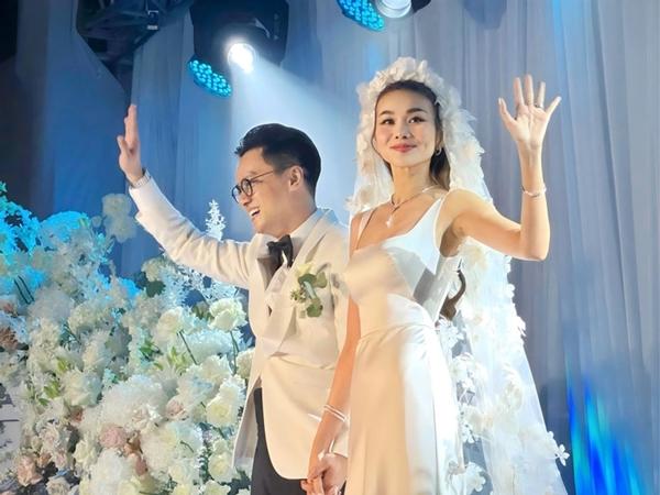 Siêu mẫu Thanh Hằng và chồng nhạc trưởng hạnh phúc sau 3 tháng kết hôn-9