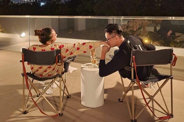 Thanh Hằng tung ảnh cưới chưa từng được công bố, lộ cử chỉ âu yếm của chồng điển trai-9