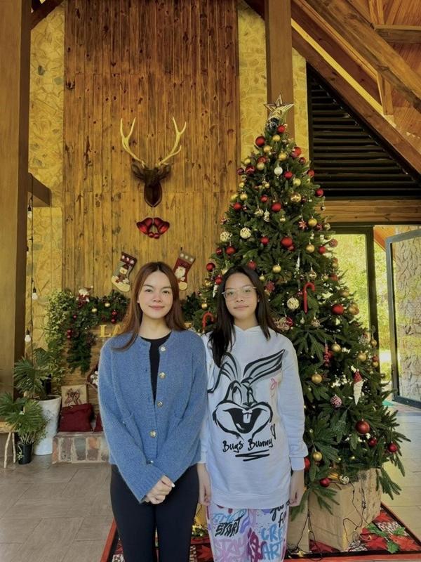 Con gái đầu lòng của Phạm Quỳnh Anh ngày càng ra dáng thiếu nữ, thành tích học tập cực giỏi-4