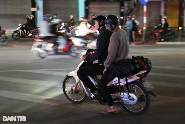 Xuyên đêm xử lý vi phạm, cảnh sát 141 phát hiện bình khí cười và côn 3 khúc-5