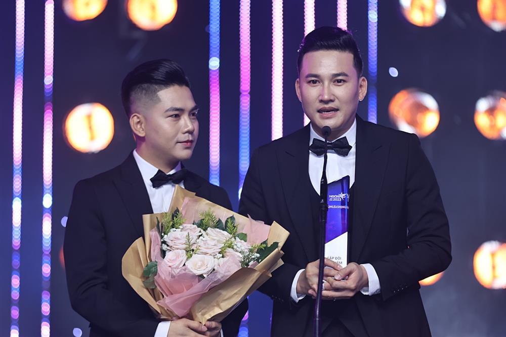 Nhã Phương nghẹn ngào cảm ơn Trường Giang khi được giải Hot mom-3