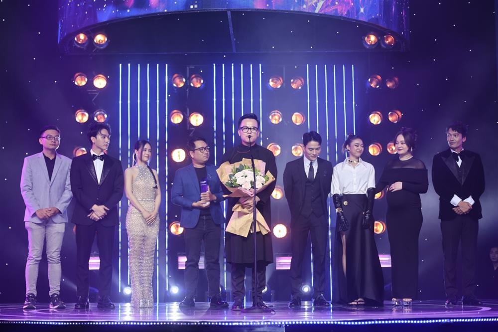 Nhã Phương nghẹn ngào cảm ơn Trường Giang khi được giải Hot mom-7