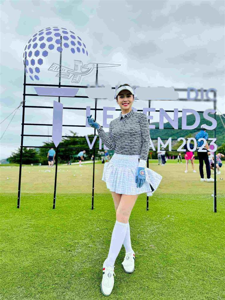 Jennifer Phạm hiếm hoi mặc váy ngắn, khoe đôi chân thon trắng như bông bưởi-3