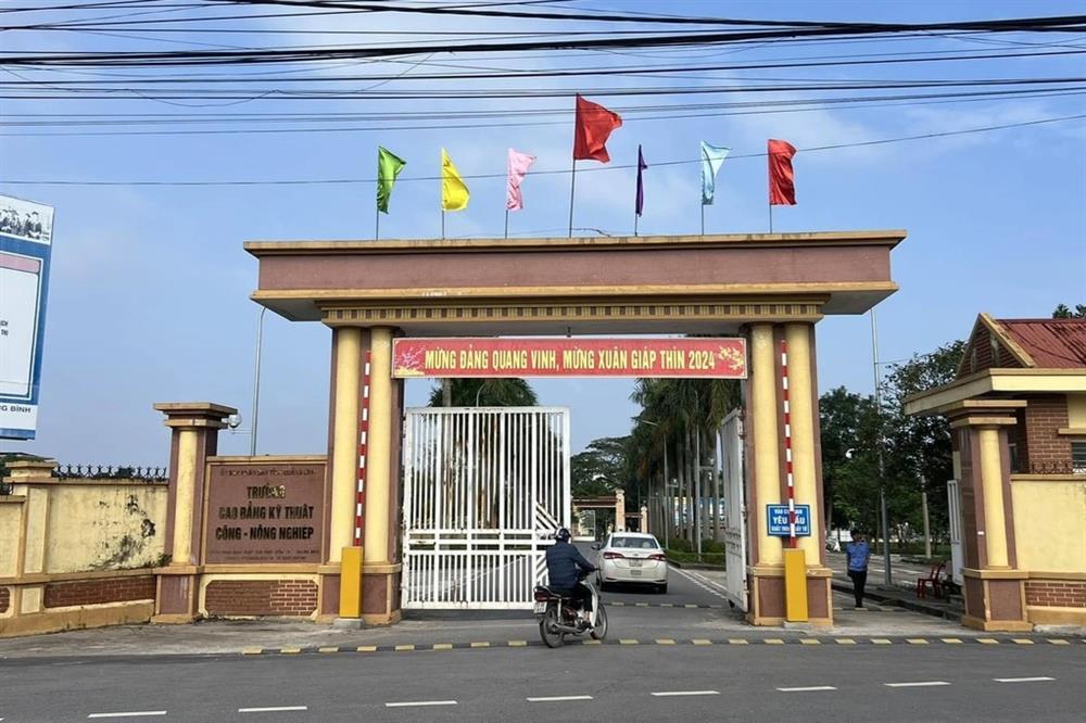 Thầy giáo điều khiển xe dạy lái, vi phạm nồng độ cồn kịch khung-2