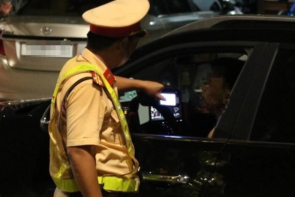 Cảnh sát tung chó nghiệp vụ vây bắt nghi phạm giết nữ nhân viên quán cà phê-3