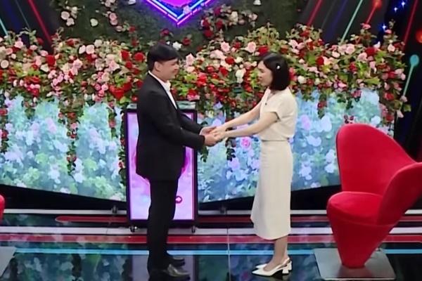 Nửa đêm, mẹ chồng cũ gọi điện, cầu xin tôi cứu con trai bà-2