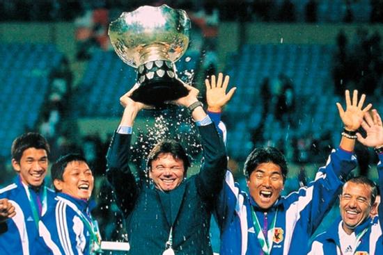 HLV Troussier áp dụng công thức thành công ở Nhật Bản với tuyển Việt Nam