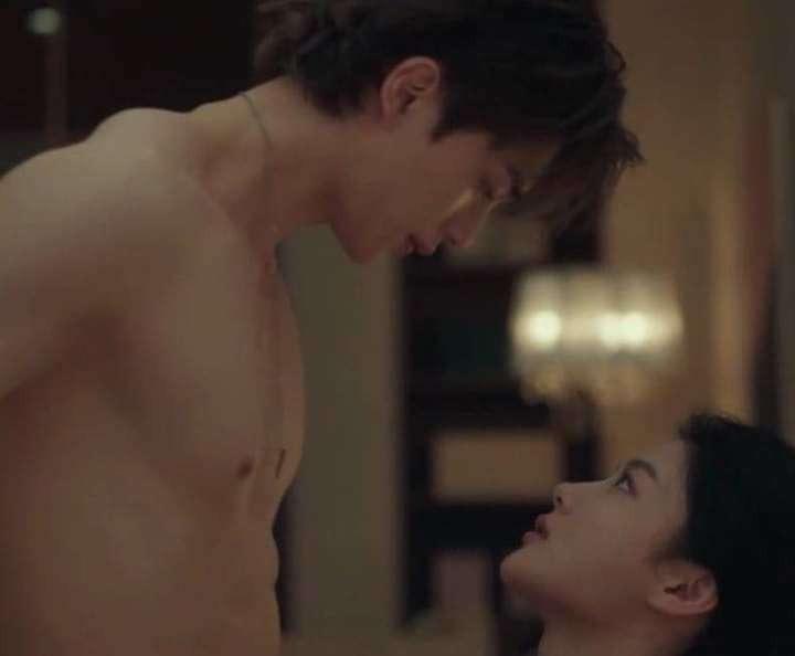 Hậu trường cảnh nóng táo bạo trong phim Hàn hot nhất hiện tại-2