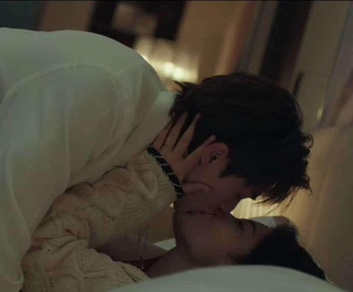 Hậu trường cảnh nóng táo bạo trong phim Hàn hot nhất hiện tại-3