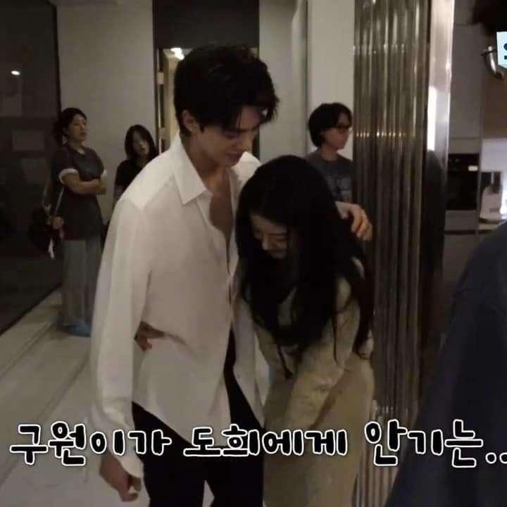 Hậu trường cảnh nóng táo bạo trong phim Hàn hot nhất hiện tại-6