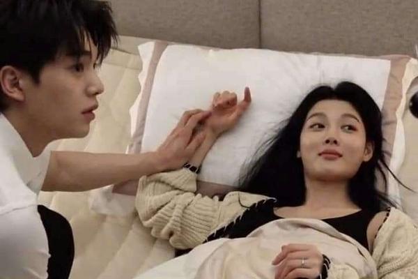 Nữ thần tượng đầu tiên đóng cảnh khỏa thân giờ ra sao?-7