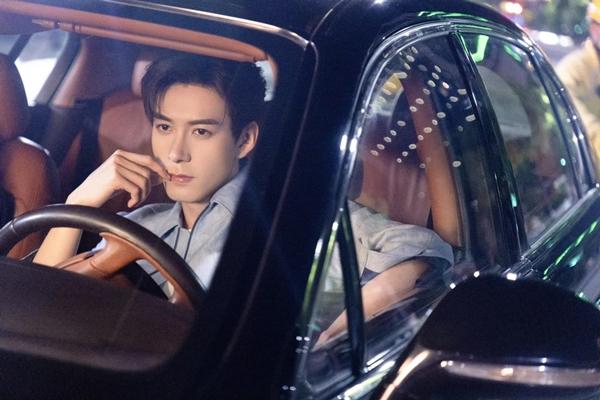 Trần Tinh Húc khoe cơ bụng 6 múi, hoàn hảo ra sao mà netizen nhận xét đẹp như tượng tạc?-5